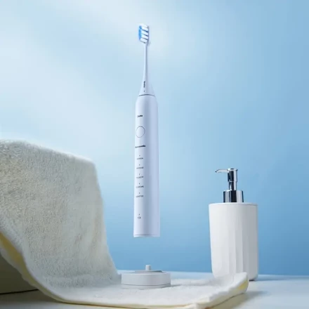 Panasonic Electric Toothbrush, Wireless Charging, 5 Cleaning Modes, 4 Replacement Brush Heads, USB Rechargeable Lithium Battery, ≤36V Operating Voltage, with EW-GDC01 for Travel-Friendly Design
