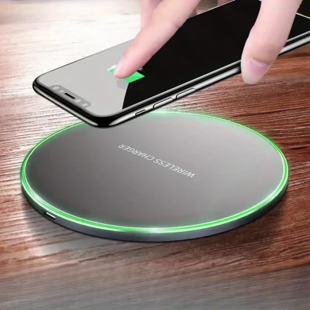 Portable travel charger, round thin design, 15W fast charge magnetic wireless charger, with USB interface, compatible with iPhone, USB power supply, 36V maximum voltage, fast charging function, no battery