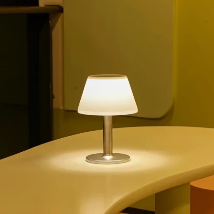 1 Pc Solar Modern Cordless Garden Table Lamp - LED Bedside Night Light, Dimmable, Tabletop for Patio, Camping, Dining, Villa, Lawn, Bar, Coffee Table Decor, Suitable for Halloween & Christmas Gift