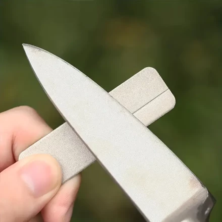 Mini Keychain Diamond Stone Pocket Tool, Portable Knife Sharpener, Iron Material, Without Battery, for Outdoor Camping