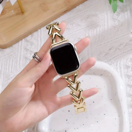 1pc Love Heart Link Metal Wristband, Durable Metal Material, Adjustable, Compatible with Apple Watch Series Ultra/SE/9/8/7/6/5/4/3/2/1 for Women - Apple Watch Not Included
