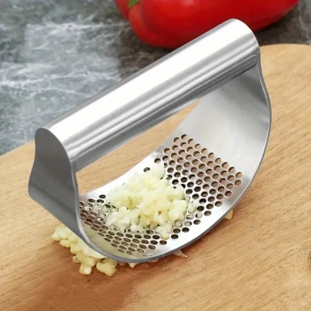 RV Kitchen Tools, 1 Piece Garlic Crusher, Stainless Steel Garlic Crusher, Rocker Metal Garlic Chopper, Kitchen Garlic Smasher, Garlic Mincer, Kitchen Items, Kitchen Gadgets, Essential For Apartments, College Dorm Kitchen Accessories